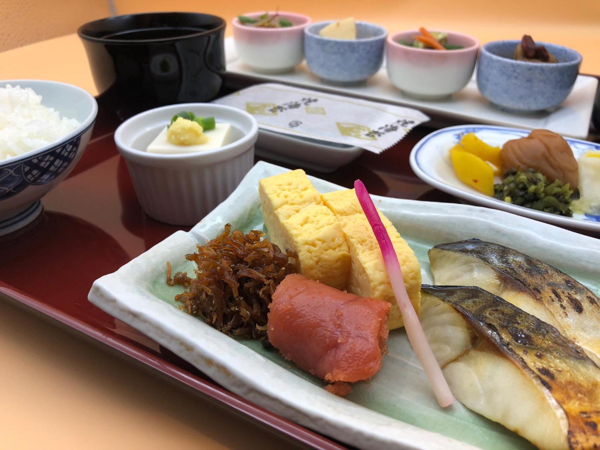 Hotel New Otani Osaka Eksteriør billede A Japanese breakfast